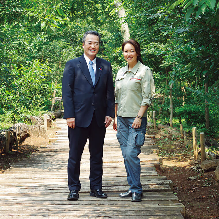 (left） Hiroshi Geshiro, President and CEO, Daifuku Co., Ltd. (right） Noriko Ishizaka, Representative Director, Ishizaka Inc.