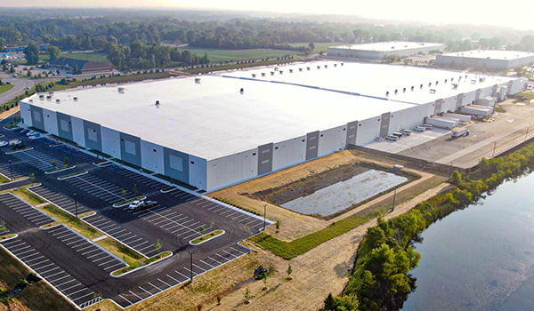 拡張したホバート工場。手前が新棟