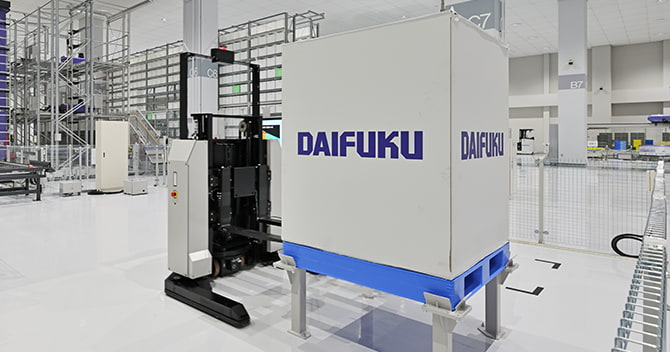 無人搬送フォークリフト「ソーティングトランスファーロボット F」