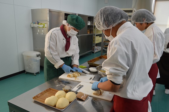 愛知高等養護学校でのパン製作