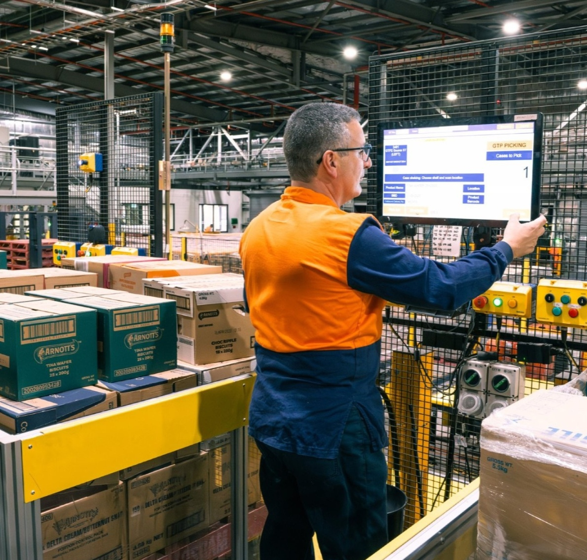 Goods-to-Person Picking System (GTP)