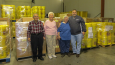 ハリケーン被災者に支援物資を寄付